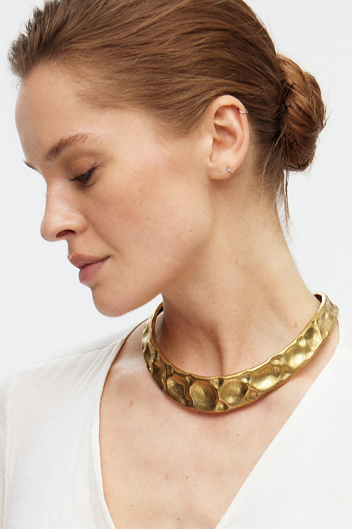 Hammered gold kolye